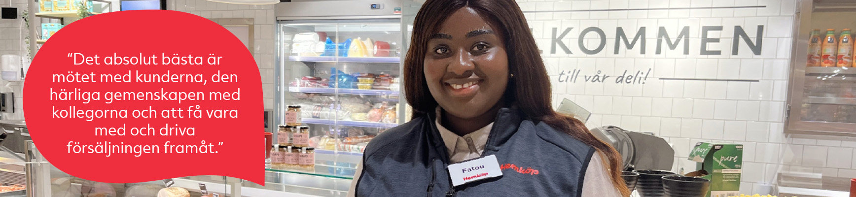 Teamchef Fatou står i en Hemköpbutik och ler.